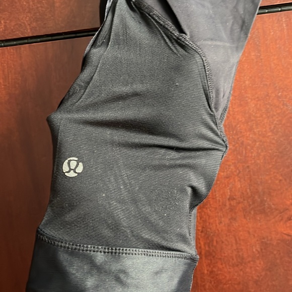 Lululemon black crops size 8 - Picture 4 of 6